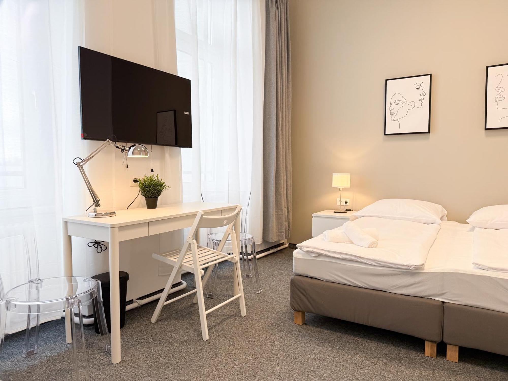Hostel At 140